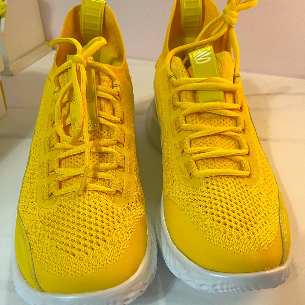 Under Armour Curry 8 Brand New in Box- Never worn.